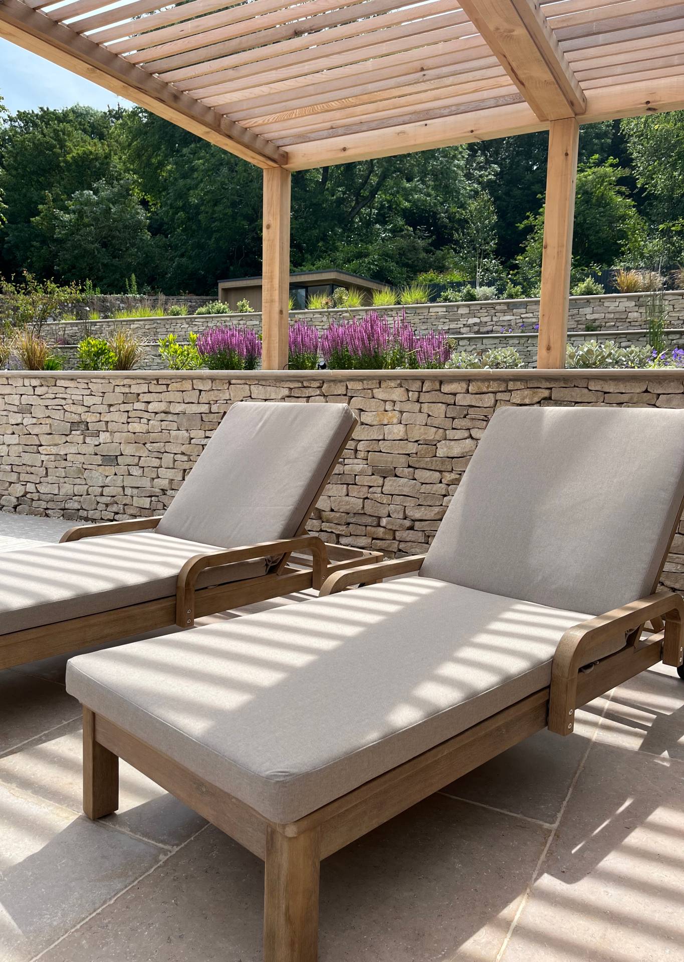 contemporary-garden-stoke-bishop-3 Sun loungers beneath a pergola